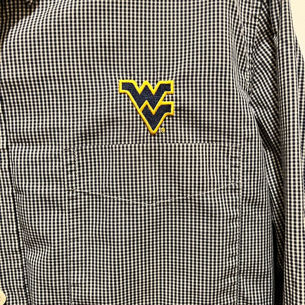 Men’s WV logo button up shirt. Size medium.